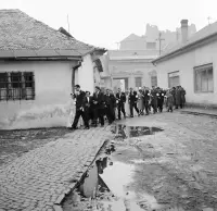 Rázusova ulica s hradom v pozadí, Fiľakovo (1959)