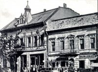 Hlavná ulica s obchodom Marka Lieblicha, Michalovce (1936)