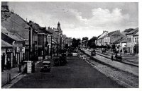 Hlavná ulica s obchodmi, Michalovce (1932)