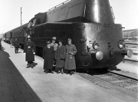 Stanica a parná lokomotíva MÁV 242 s aerodynamickým krytom, Košice (1939)