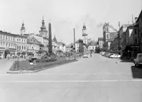 Námestie SNP, Hodinová veža a Katedrála sv. Františka Xaverského, Banská Bystrica (1961)