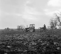Traktory na ulici, Poltár (1959)