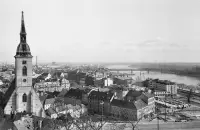 Pohľad z hradu, vľavo Dóm sv. Martina, Bratislava (1973)