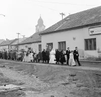 Hlavná ulica a reštaurácia Central, Fiľakovo (1959)