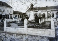Hlavné námestie s pomníkom Lajosa Kossutha, Nové Zámky (1907)