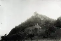 Zrúcanina hradu Muráň a obelisk (1900)