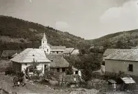 Pohľad na obec a kostol Nanebovstúpenia Pána, Kečovo (1940)
