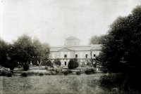 Kaštieľ grófa Lajosa Károlyiho, čelný pohľad, Palárikovo (1900)