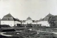 Kaštieľ baróna Ágostona Stummera, čelný pohľad, Tovarníky (1900)