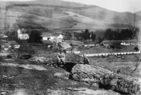 Pohľad na obec z vrchu Rovenky, vľavo gréckokatolícky kostol, Stakčín (1916)
