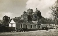 Ulica SNP smerom k Továrenskej ulici, v pozadí hrad, Fiľakovo (1933)
