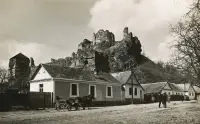 Ulica SNP smerom k Továrenskej ulici, v pozadí hrad, Fiľakovo (1933)