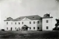 Barkóczyho kaštieľ, Žbince (1900)
