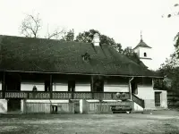 Pohľad na obec s vežou katolíckeho kostola, Vernár (1936)