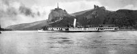Parník Wien na Dunaji, v pozadí hrad a Miléniový pamätník, Devín, Bratislava (1919)