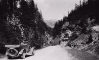 Cesta medzi sedlom Veľký Šturec a obcou, v pozadí Čierny Kameň, Liptovské Revúce (1935)