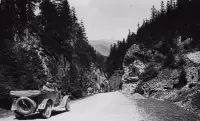 Cesta medzi sedlom Veľký Šturec a obcou, v pozadí Čierny Kameň, Liptovské Revúce (1935)