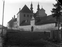 Hlavná ulica a piaristický kláštor, Podolínec (1906)