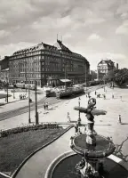 Hviezdoslavovo námestie, hotel Carlton a Ganymedova fontána, Bratislava (1954)