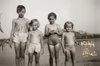 Breh Dunaja, na druhej strane Ostrihom s bazilikou, Štúrovo (1944)