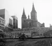 Námestie A. Hlinku, Burianova veža a kostol Najsvätejšej Trojice, Žilina (1961)