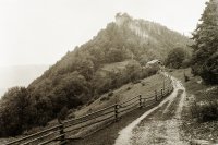 Zrúcanina Muránskeho hradu a Coburgov obelisk, Muráň (1937)