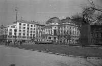 Námestie Eugena Suchoňa, pamätník a Slovenské národné divadlo, Bratislava (1956)