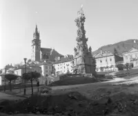 Štefánikovo námestie, súsošie Trojice a kostol sv. Kataríny, Kremnica (1961)