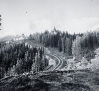 Ozubnicová železnica pri Štrbskom Plese, vľavo Grand Hotel, Strelníky (1906)