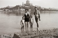Breh Dunaja, na druhej strane Ostrihom s bazilikou, Štúrovo (1944)