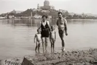 Breh Dunaja, na druhej strane Ostrihom s bazilikou, Štúrovo (1944)