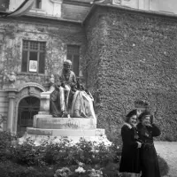 Socha Mórica Jókaiho pred Dunajským múzeom, Komárno (1938)