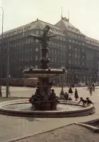 Hviezdoslavovo námestie, Ganymedova fontána a hotel Carlton, Bratislava (1956)