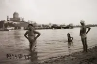 Breh Dunaja, na druhej strane Ostrihom s bazilikou, Štúrovo (1944)