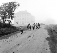 Školská ulica, vľavo škola, Poltár (1960)