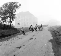 Školská ulica, vľavo škola, Poltár (1960)