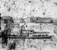 Pohľad cez Dunaj na Námestie Ľudovíta Štúra a Vodné kasárne, Prievoz, Bratislava (1903)