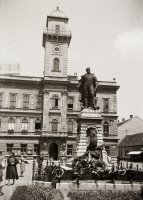 Klapkovo námestie, radnica a pomník Juraja Klapku, Komárno (1939)