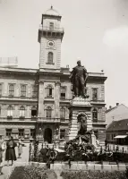 Klapkovo námestie, radnica a pomník Juraja Klapku, Komárno (1939)