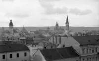 Moyzesova ulica, v pozadí Dóm sv. Alžbety a Urbanova veža, Košice (1938)