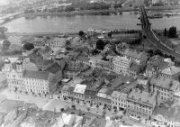 Pohľad z hradu k Váhu, piaristický kostol, Trenčín (1963)