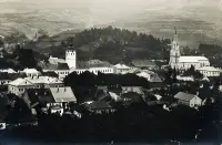 Pohľad na mesto, radnica a katolícky kostol, Gelnica (1929)