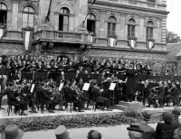 Koncert Budapeštianskeho zboru pred radnicou, Komárno (1943)
