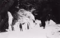 Zamrznutý vodopád na Hornáde, Dedinky (1928)