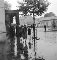 Ulica Kapitána Nálepku, vľavo železničná stanica, Lučenec (1960)