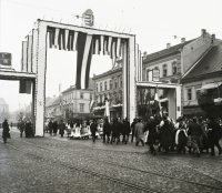 Hlavná ulica s víťaznou bránou, 11. novembra 1938, Košice (1938)