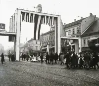 Hlavná ulica s víťaznou bránou, 11. novembra 1938, Košice (1938)