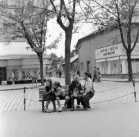 Masarykova ulica, v pozadí ústie Komenského ulice, Lučenec (1960)