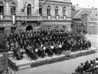 Koncert Budapeštianskeho zboru pred radnicou, Komárno (1943)