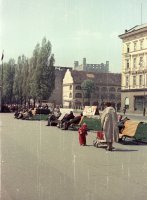Rázusovo nábrežie, v pozadí hrad, Prievoz, Bratislava (1956)